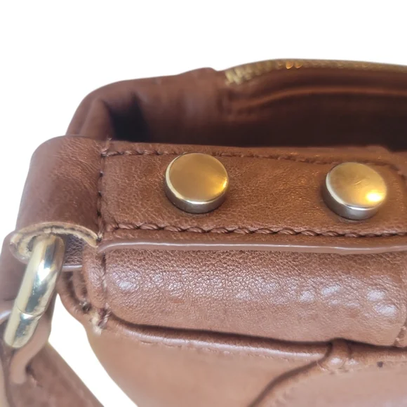Urban Expressions Elegant Brown Leather Shoulder Bag - Picture 9 of 11